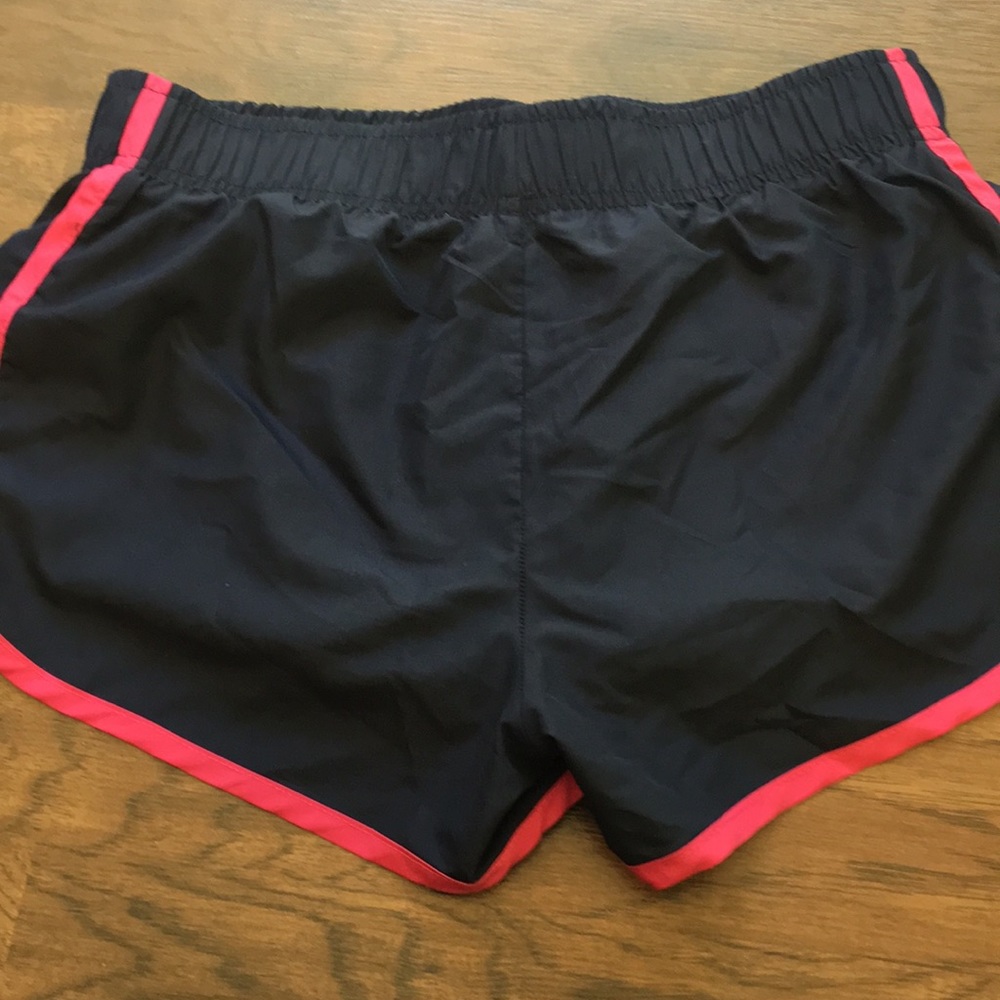 Shorts - Picture 3 of 6